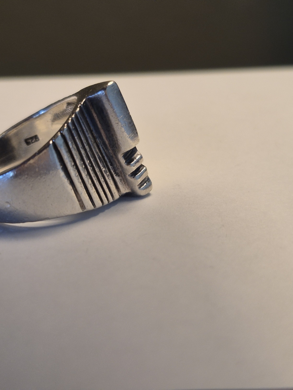 Unique Vintage Silver Face Ring - Picture 4 of 8
